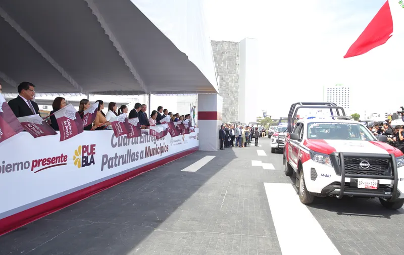 Gobierno de Puebla, entrega de patrullas