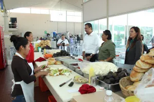Recorre nuevo titular Segob mercados capitalinos