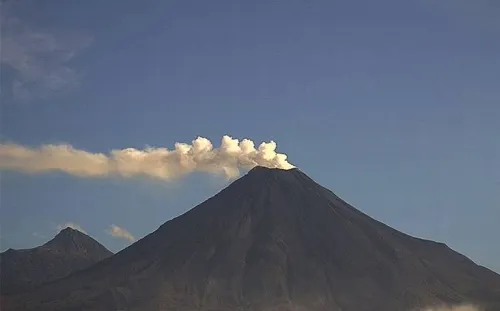 Prevén explosión del volcán de Colima; elevan a amarillo semáforo de alerta