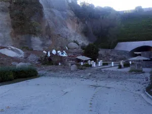 Reportan tercer deslave en Santa Fe; desalojan a 116 personas