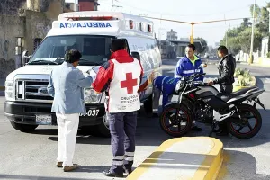 Camión antorchista provoca carambola con 15 lesionados