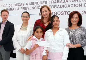 Reciben becas menores trabajadores de Puebla, Tehuacán y Cuetzalan