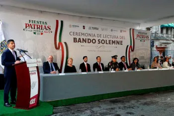 El alcalde de Puebla, Eduardo Rivera, llama a la reconciliación en los festejos patrios