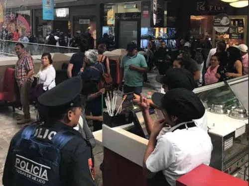 Reportan balacera en Centro Comercial Santa Fe