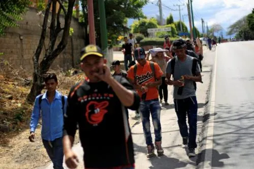 Caravana de hondureños llega a la frontera sur de México