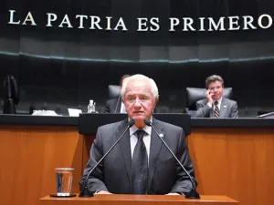 Panistas ponen candado a sus aviadores en el Senado