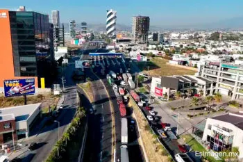 Bloquean la federal a Atlixco y Vía Atlixcáyotl por presunto secuestro de dos jovencitas en San Pablo Ahuatempan