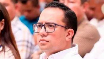 Ángel Villa ya rebasa al líder del SME en la disputa por la candidatura de la 4T en Huauchinango