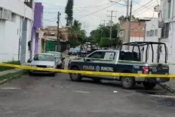 Ejecutan con arma de fuego a un hombre frente a una zona escolar en Tehuitzingo