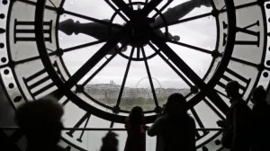Científica explica por qué el tiempo fluye hacia adelante y no al revés