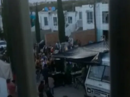 Pese a pandemia, cierran calles y realizan fiesta