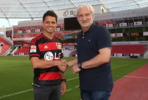 Firma Javier Hernández 3 años con el Leverkusen