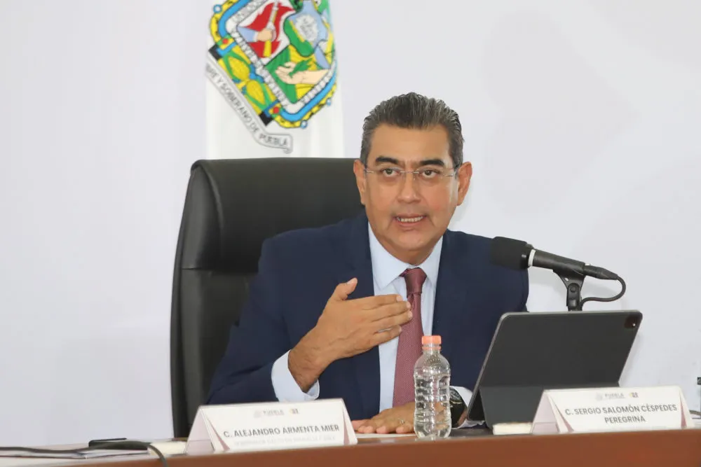 Gobernador pide calma tras balacera en Colegio de Cholula y mujer hallada sin vida en Puebla capital