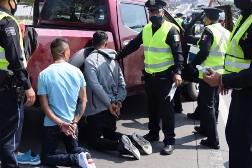 Caen dos con armas y droga durante operativo Hoy No Circula