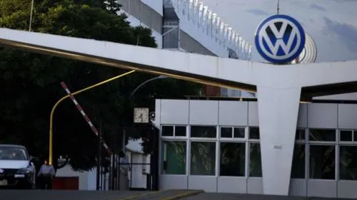 Emprende VW de Puebla campaña de llamado a revisión por fallas detectadas en autos