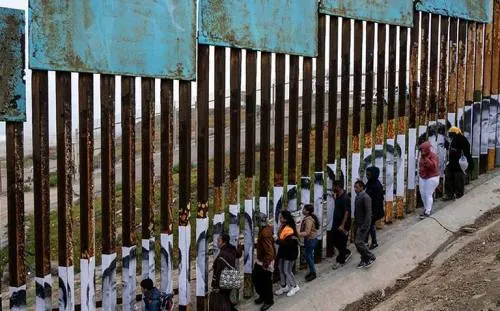 México tiene un grave problema con el crimen, se debe construir el muro: Trump