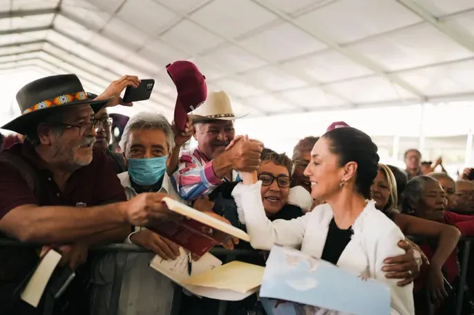 Claudia Sheinbaum lanza programa de atención médica a domicilio para adultos mayores