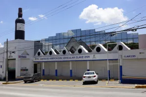 Suspensión de verificentros afecta a usuarios y empresas