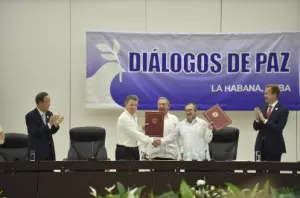 Gobierno y FARC de Colombia firman cese al fuego definitivo