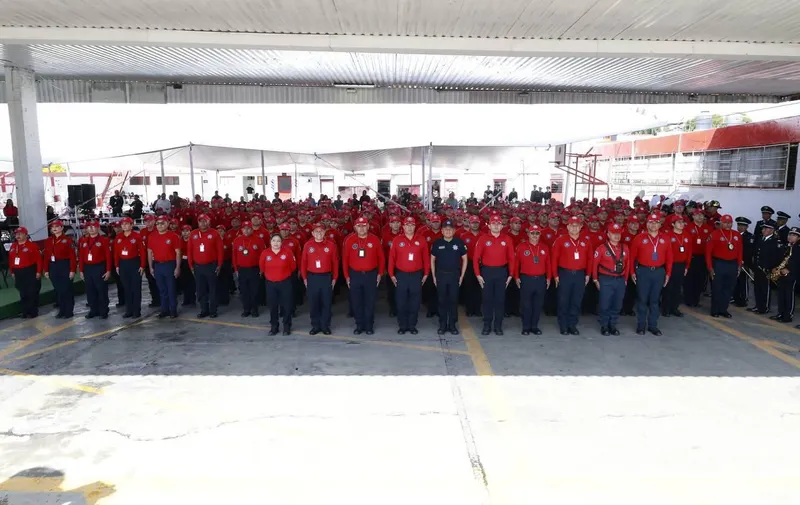 Reconoce SSP a bomberas y bomberos destacados en su día