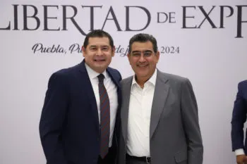 Reconocen Sergio Salomón y Alejandro Armenta papel de periodistas en Puebla