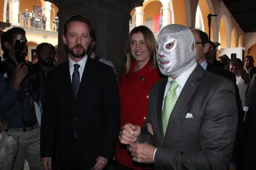 Inauguran la exposición “Santo, el enmascarado de Plata. Cien años”