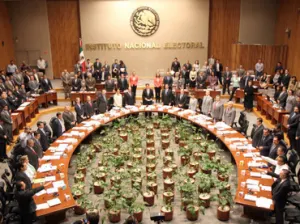 El INE sanciona sin pruebas, protesta Movimiento Ciudadano