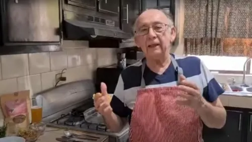 Carlos le entra a YouTube a sus 80 años luego de perder su trabajo