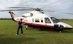 Revelan fotos de Thalía paseando en helicóptero de Trump