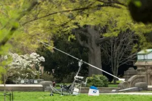 Aterriza girocóptero en el Capitolio, piloto arrestado