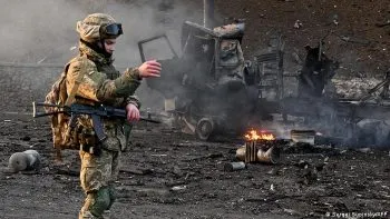 Alcalde de Kiev decreta toque de queda ante invasión rusa