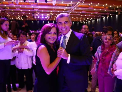 Dinorah López de Gali y Tony Gali festejan el Día del Abuelo con baile de gala