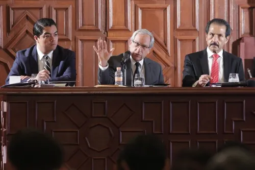 Enrique Cárdenas se compromete a respetar la autonomía universitaria