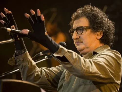 Charly García seguirá hospitalizado a pesar de dar negativo a Covid-19