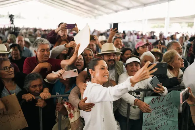 Claudia Sheinbaum lanza programa de atención médica a domicilio para adultos mayores