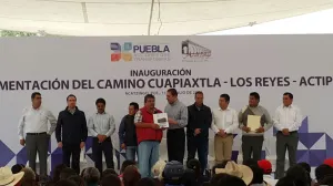 Entrega Moreno Valle apoyos en Acatzingo