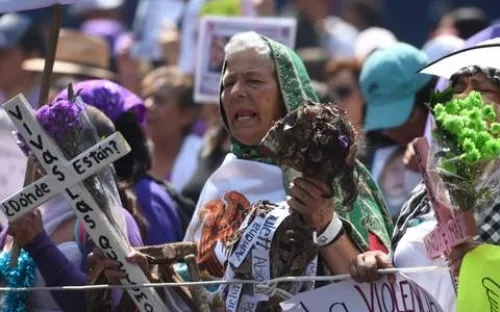 Mujeres toman inmediaciones del centro histórico de la CDMX