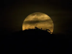 La ‘superluna’ de octubre ilumina a México