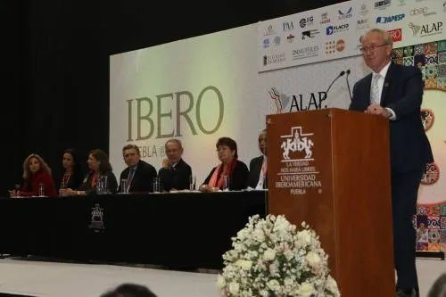 Fundamental involucrar derechos humanos en el desarrollo de políticas públicas demográficas