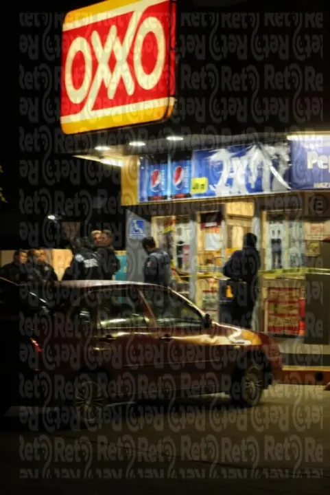 Abaten a ladrones y frustran asalto en Oxxo de Los Héroes