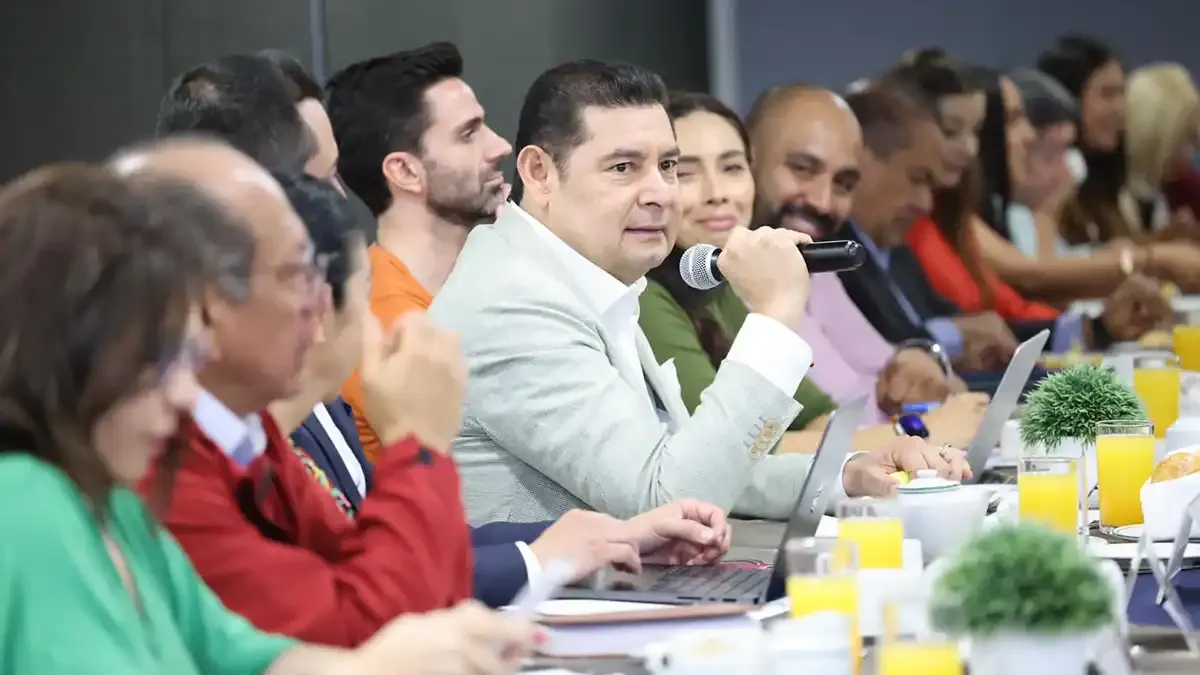 Los mensajes de Alejandro Armenta (así "leyó la cartilla" a su equipo de trabajo))