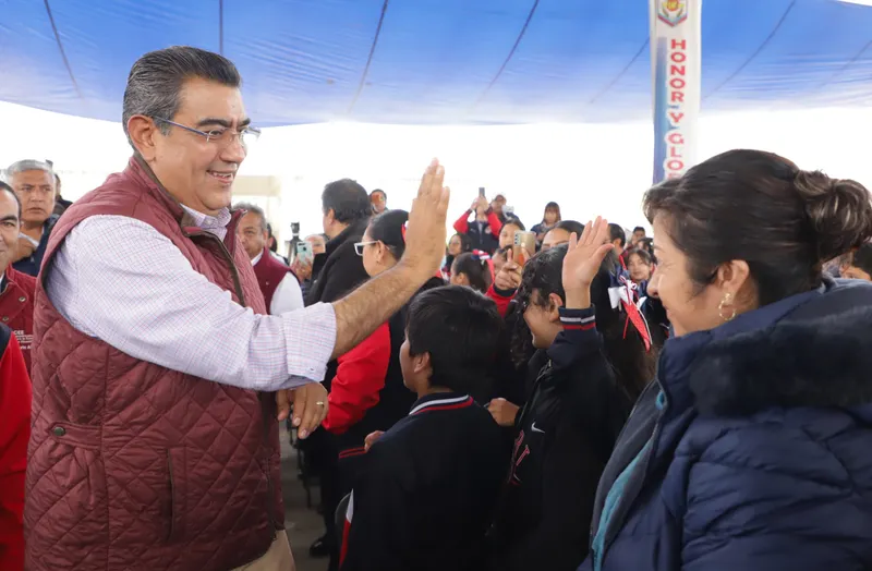 Gobierno de Puebla continúa invirtiendo recursos en todo el estado; entrega obras en tres municipios