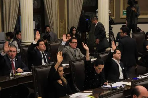 Congreso recupera facultad para establecer tarifas de agua y llama a titular de TSJ a rendir informe