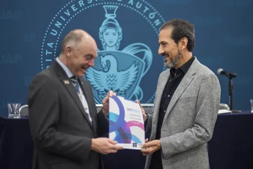 La BUAP, ejemplo de institución vinculada a sus raíces culturales: Esparza