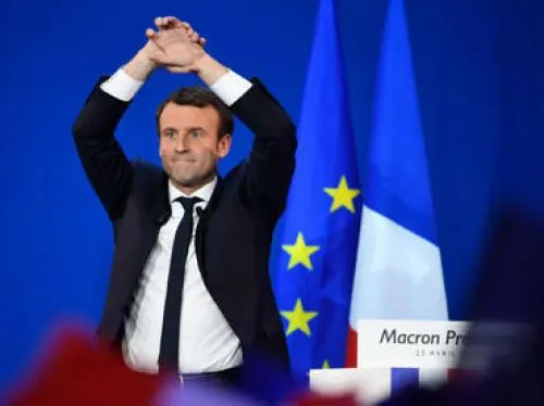 Macron suma apoyos en Francia para frenar a Le Pen