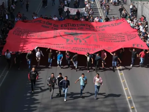 Suman 10 mil asistentes y 14 heridos en marcha del 2 de octubre