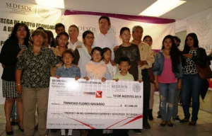 Entrega Sedesol recursos a menores de edad en situación de orfandad