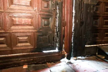 INAH Puebla aún no define fecha para restaurar la puerta vandalizada de la Catedral
