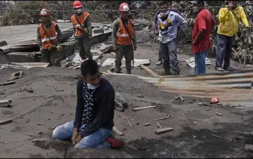 Instalan sensores para vigilar volcán de Fuego de Guatemala
