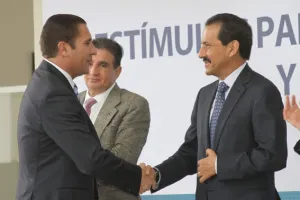 Rector BUAP acompañó al gobernador del estado en la entrega de estímulos a estudiantes